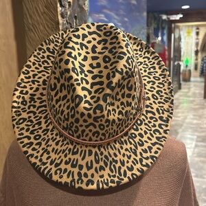 NWT Fee et Rit Burnt Brown & Black Leopard Print Hat